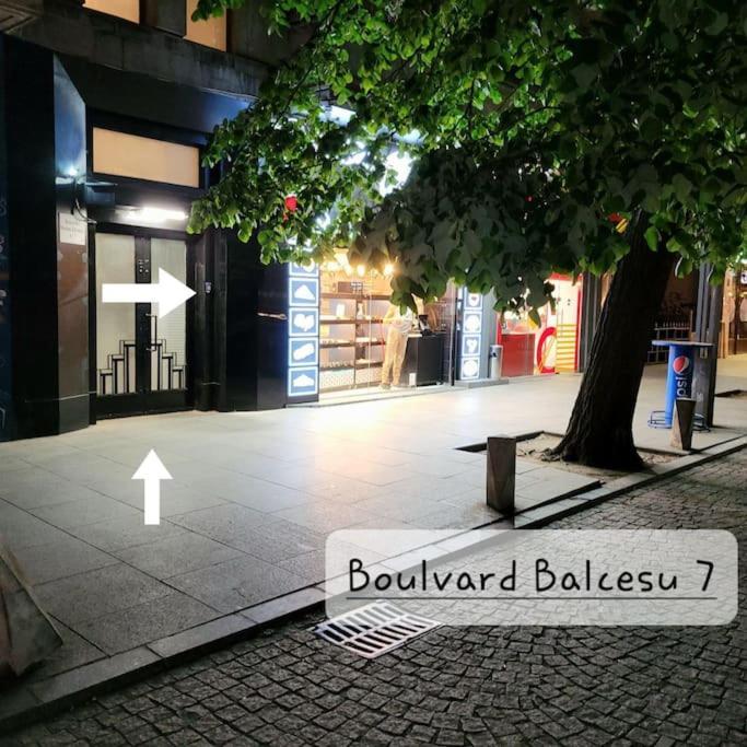Anastasia Balcescu Apart 2 Self Check Code In From 2Pm Only Microwave Bucarest Esterno foto